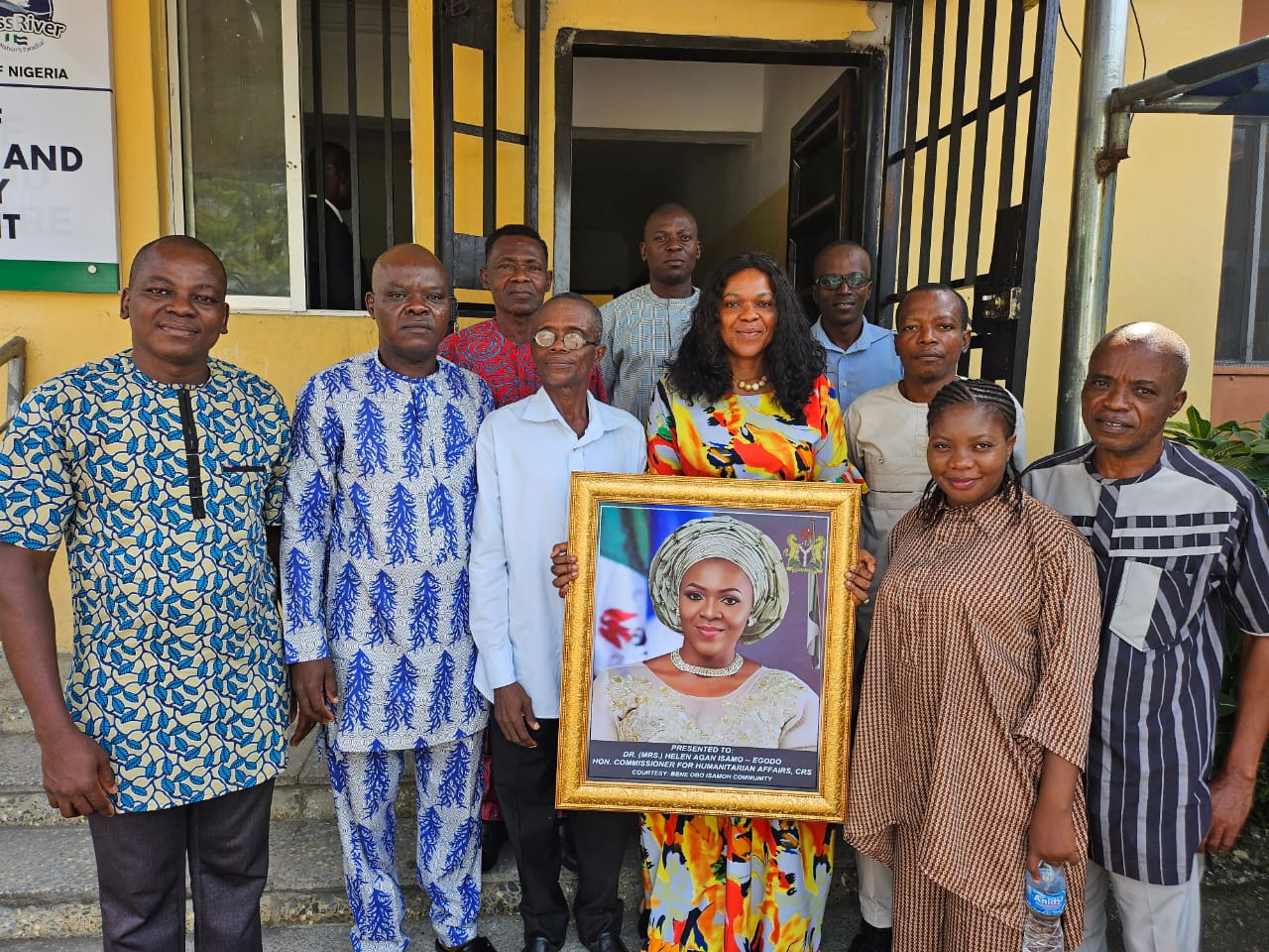 BENE OBO ISAMOH COMMUNITY IN BIASE LOCAL GOVERNMENT PAYS THE HUMANITARIAN AFFAIRS AND POVERTY ALLEVIATION COMMISSIONER A COURTESY VISIT